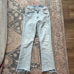 MOTHER insider crop step fray